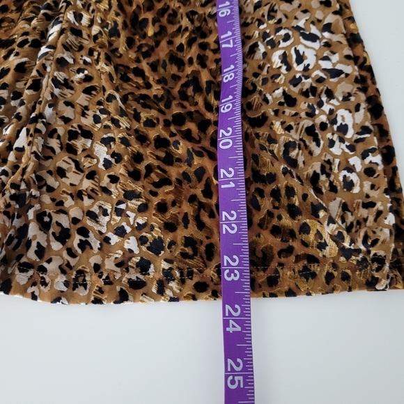Cache velvet  Cheetah print vneck top - Picture 6 of 10